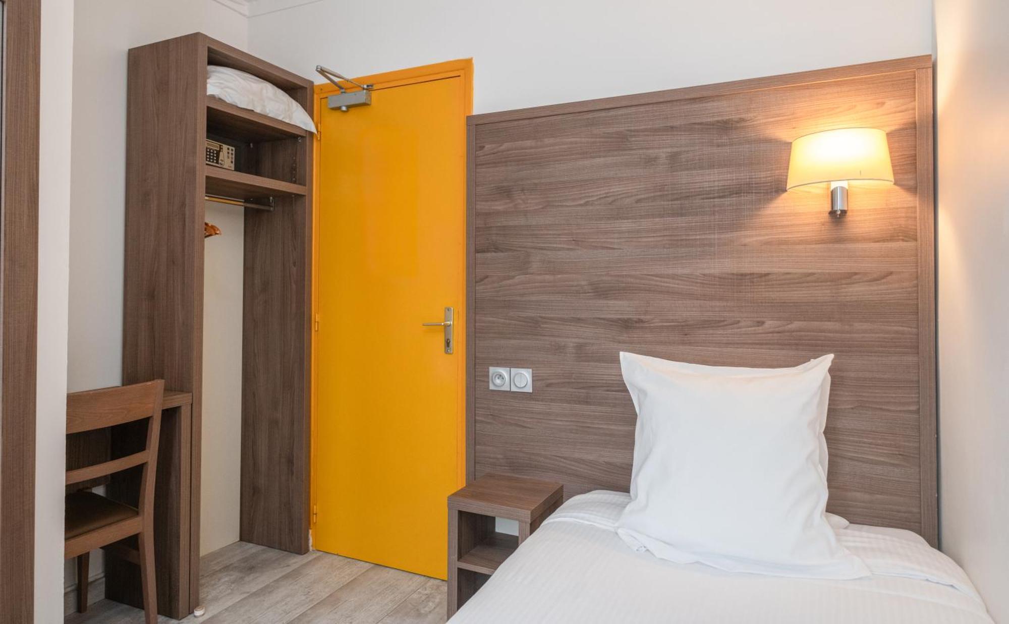 Hotel Luxor Іссі-ле-Муліно Номер фото